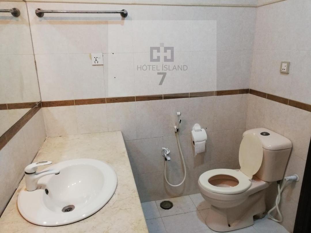 Hotel 7Island Karachi Esterno foto